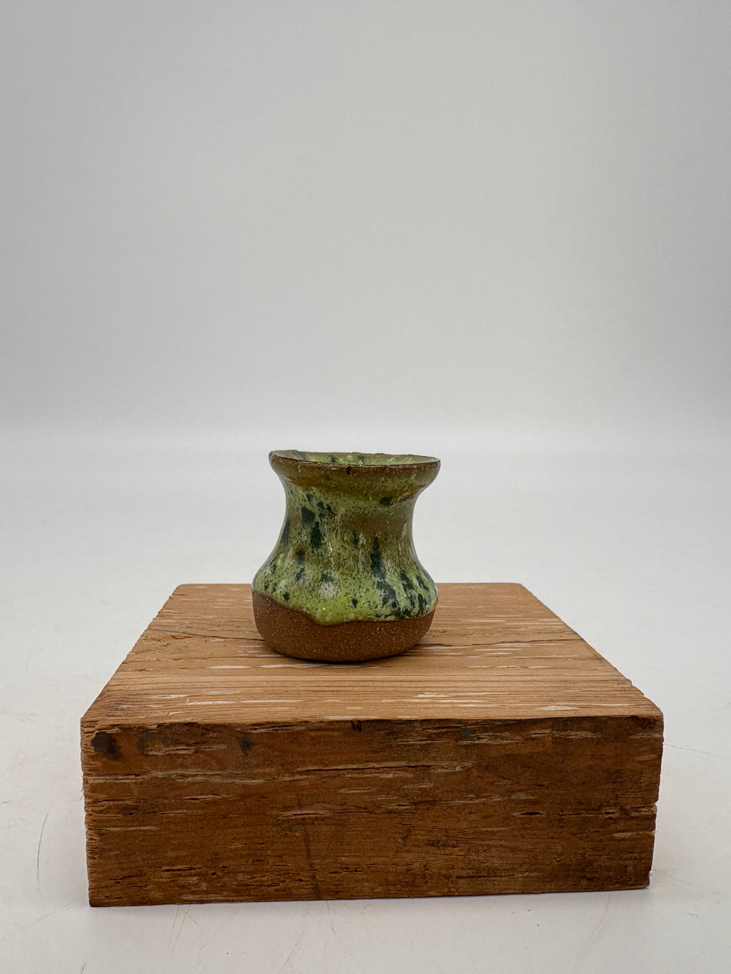 Green Freckle Whisker Holder