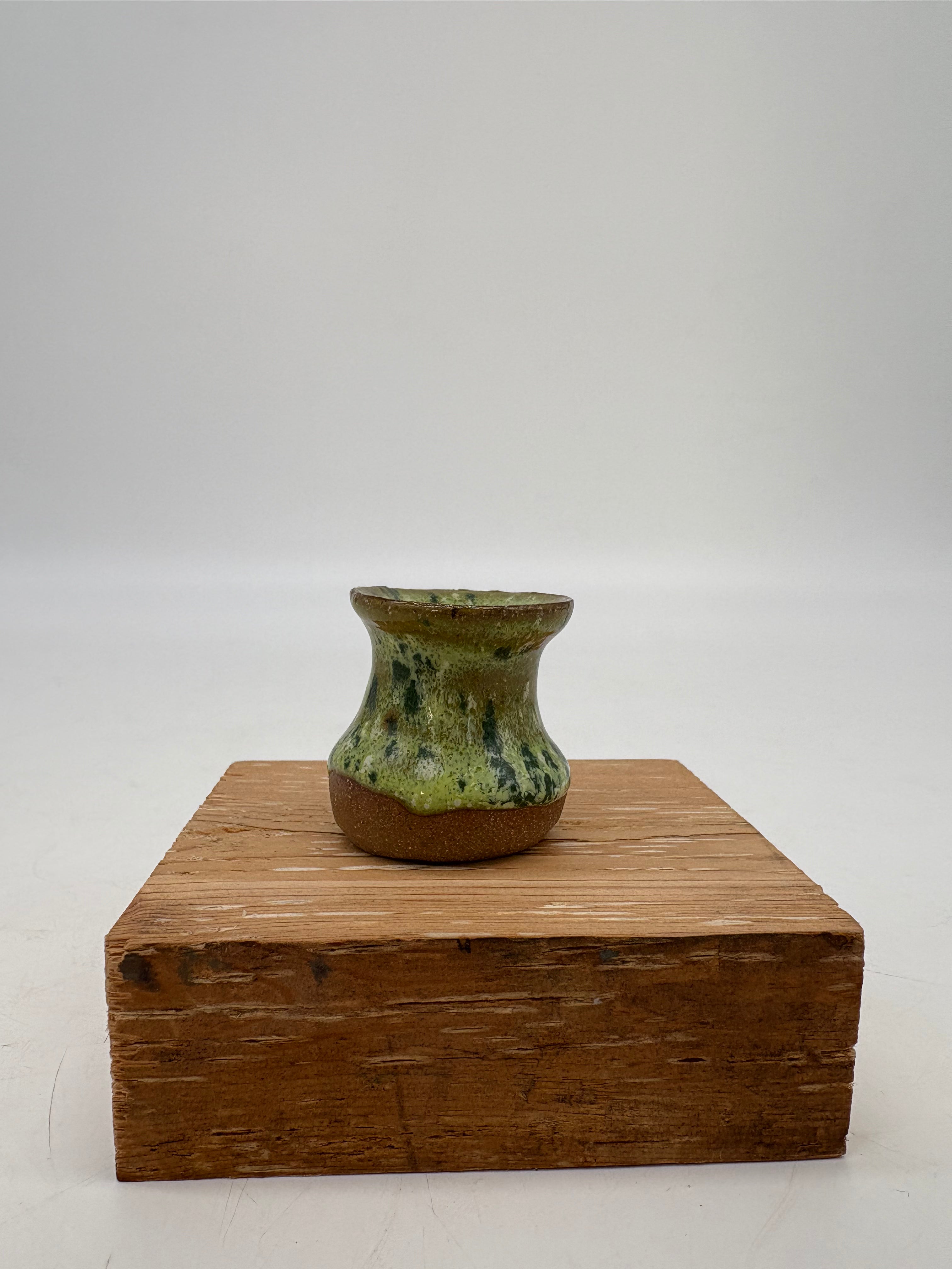 Green Freckle Whisker Holder