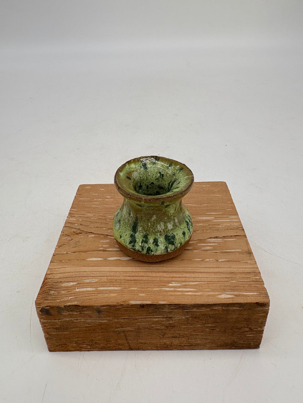 Green Freckle Whisker Holder