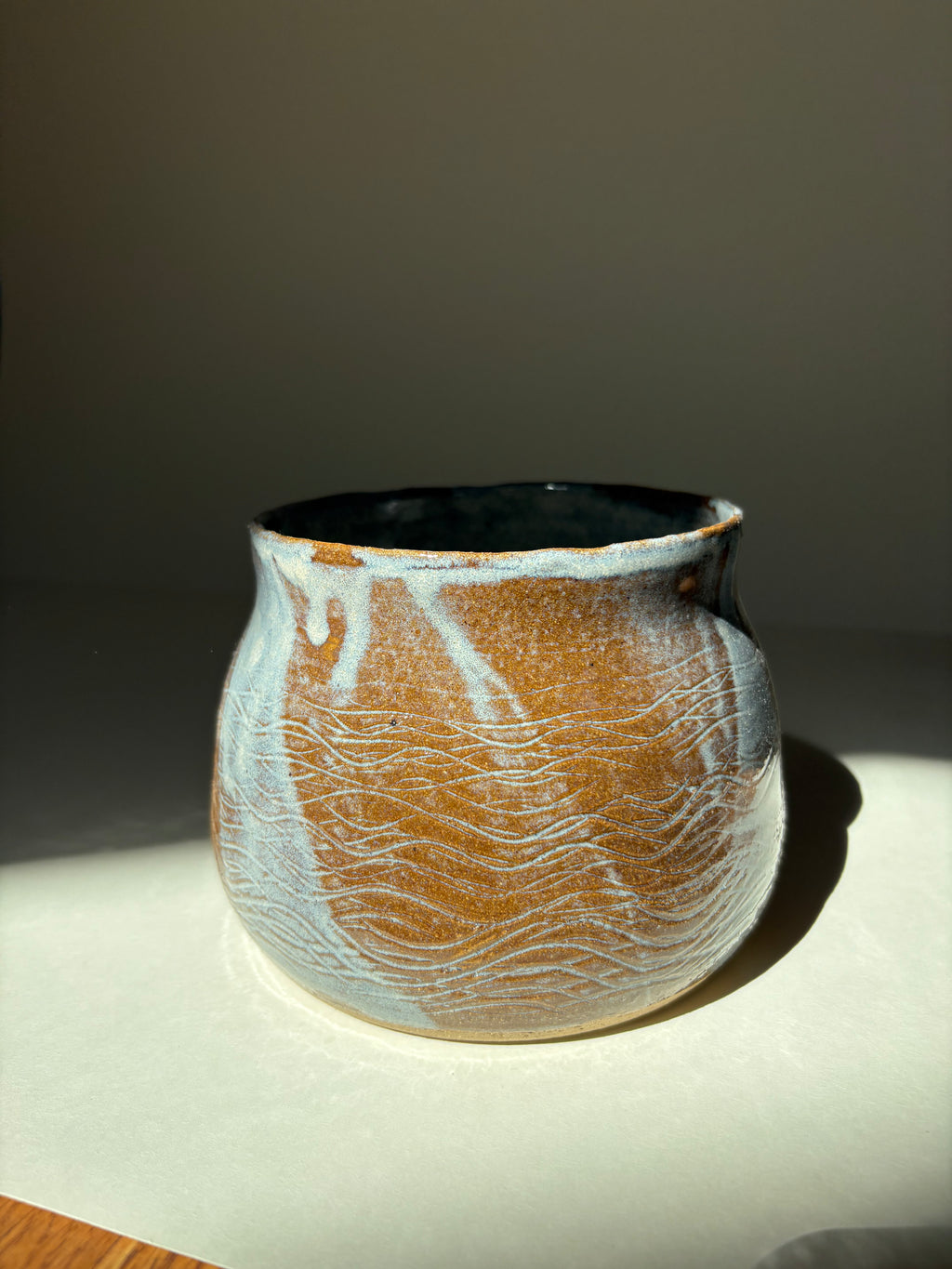Brown textured pot - 40