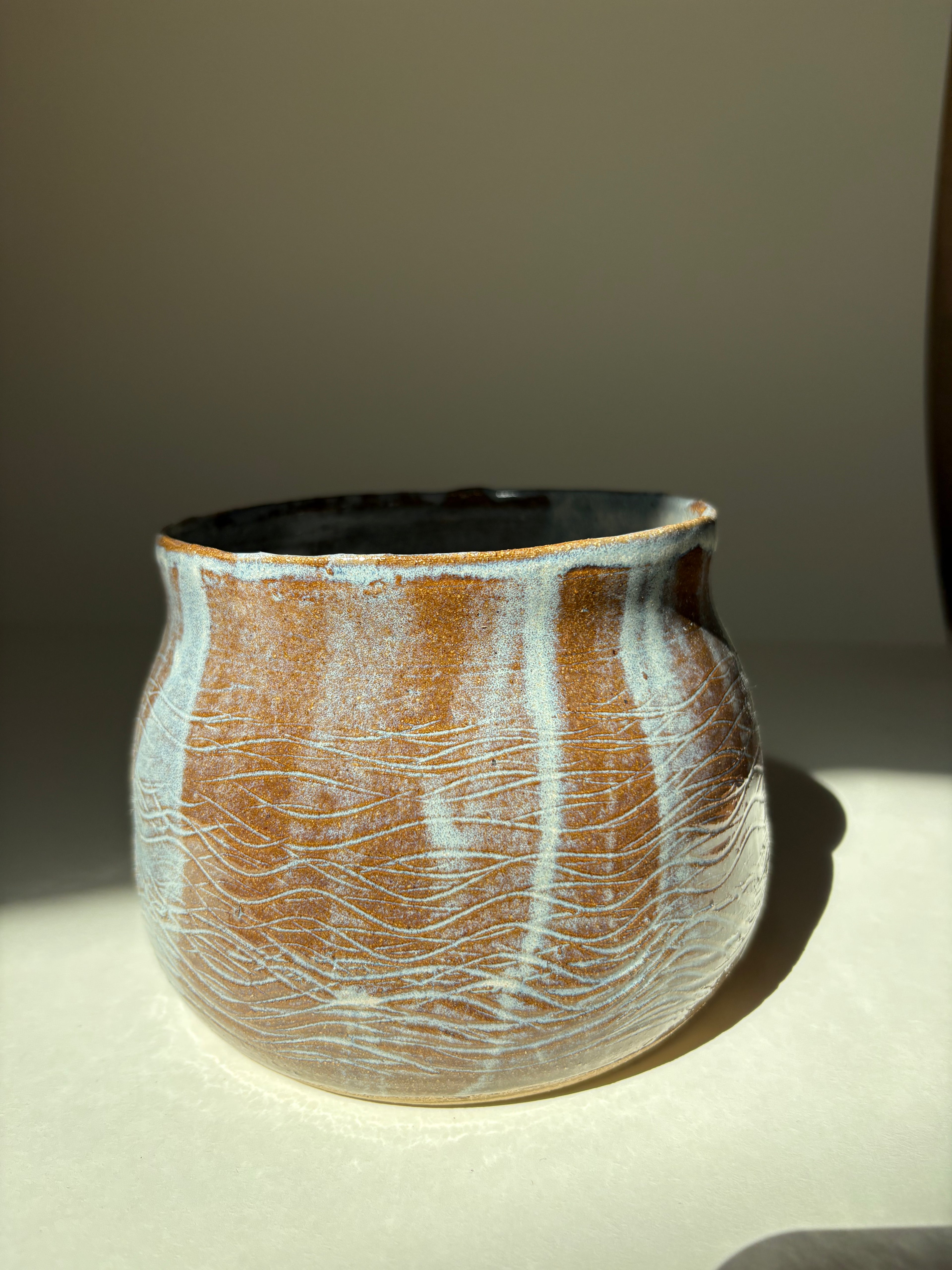 Brown textured pot - 40