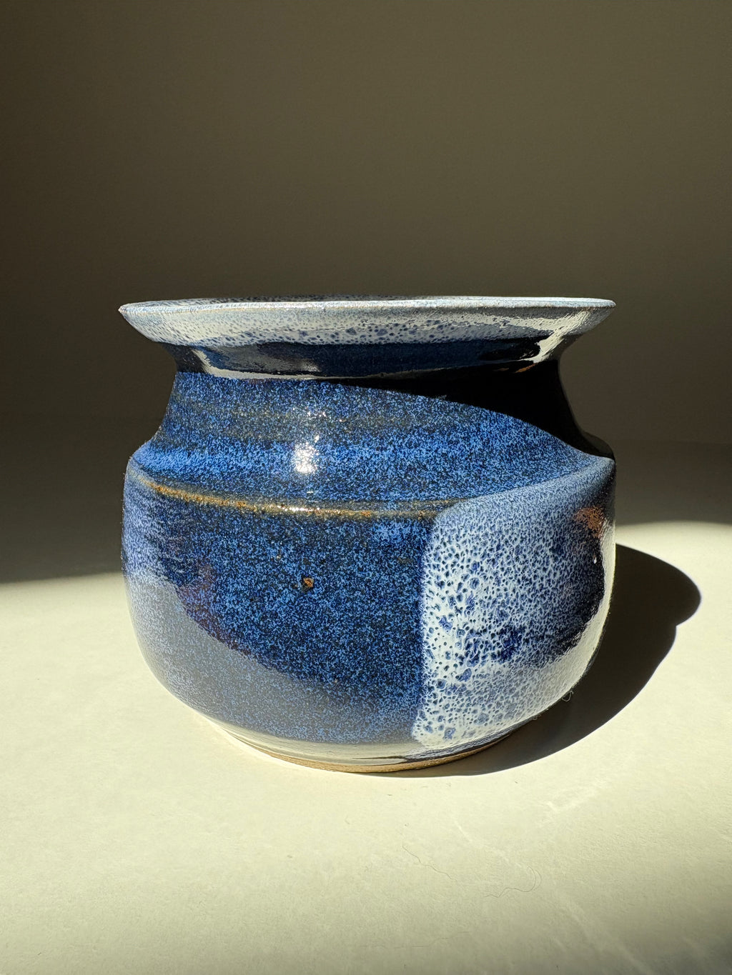 Navy and white pot - 39