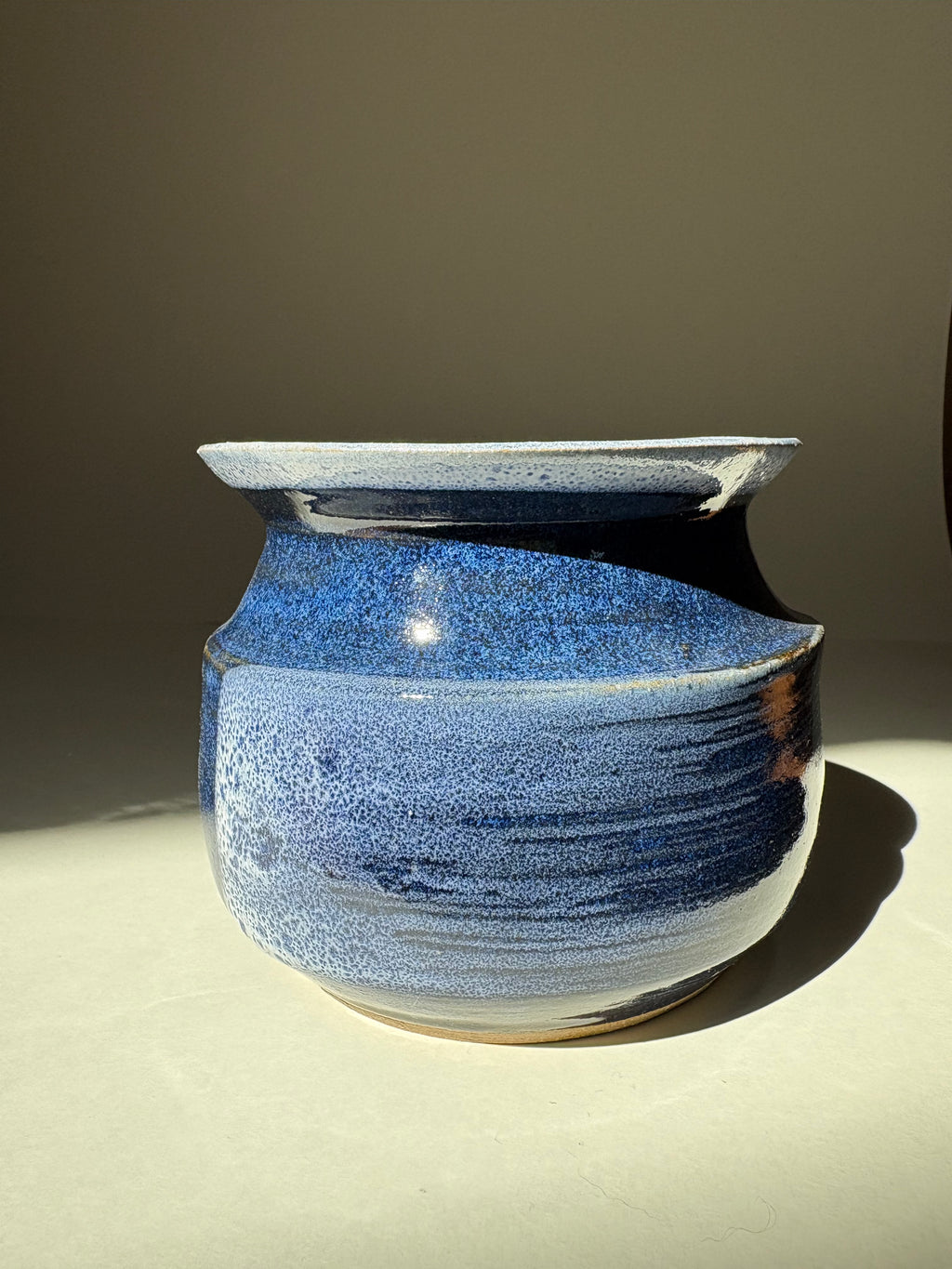 Navy and white pot - 39