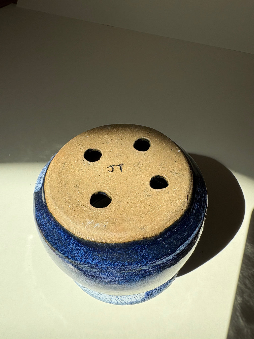 Navy and white pot - 39
