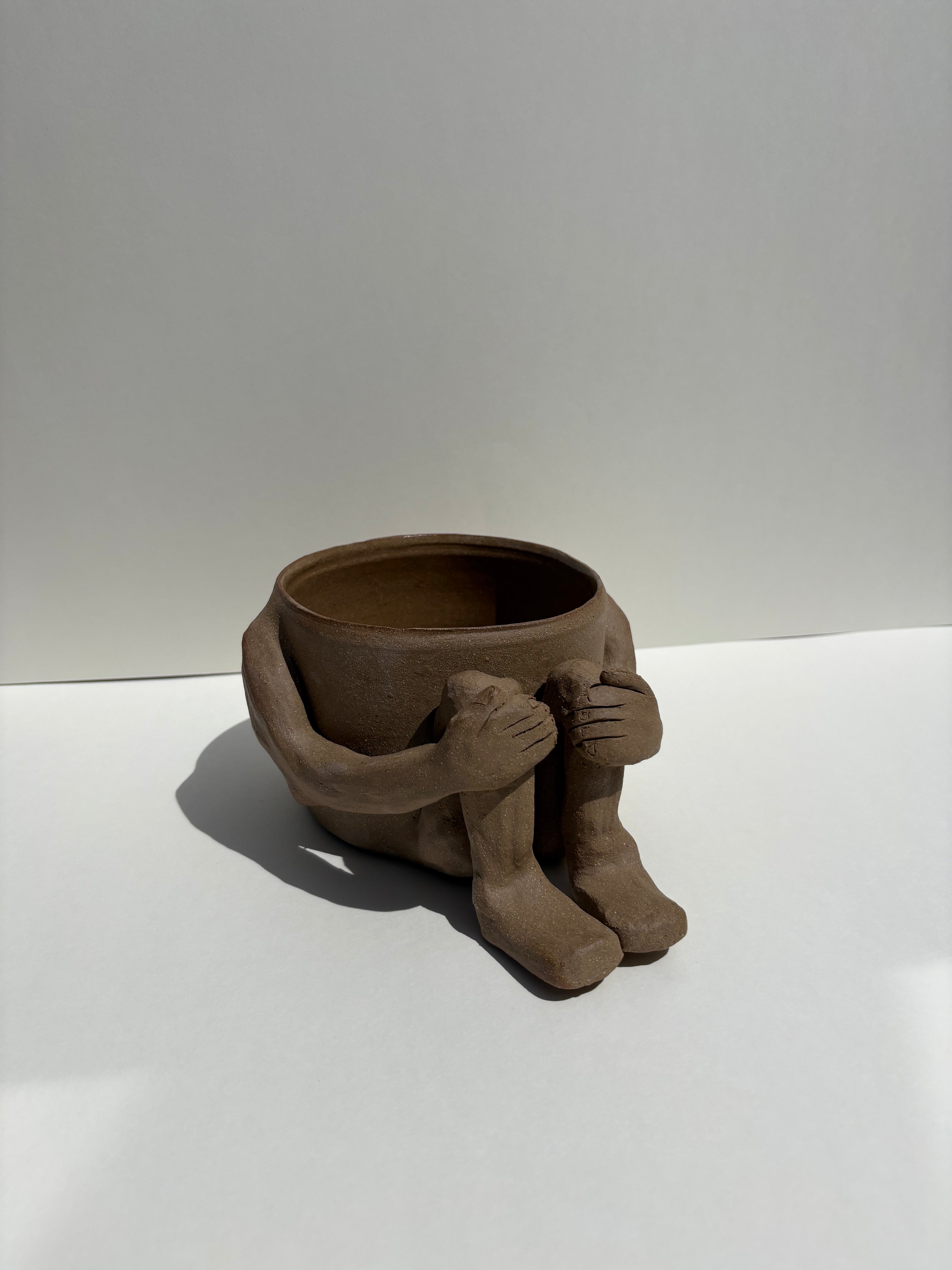 Knees tucked pot - 47